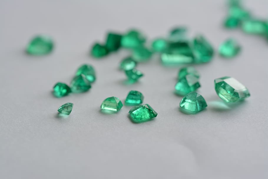 Orient yourself in the green gemstones with awesome infographics