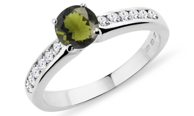 A Perfect Guide To Moldavite – Green Meteor Gemstone