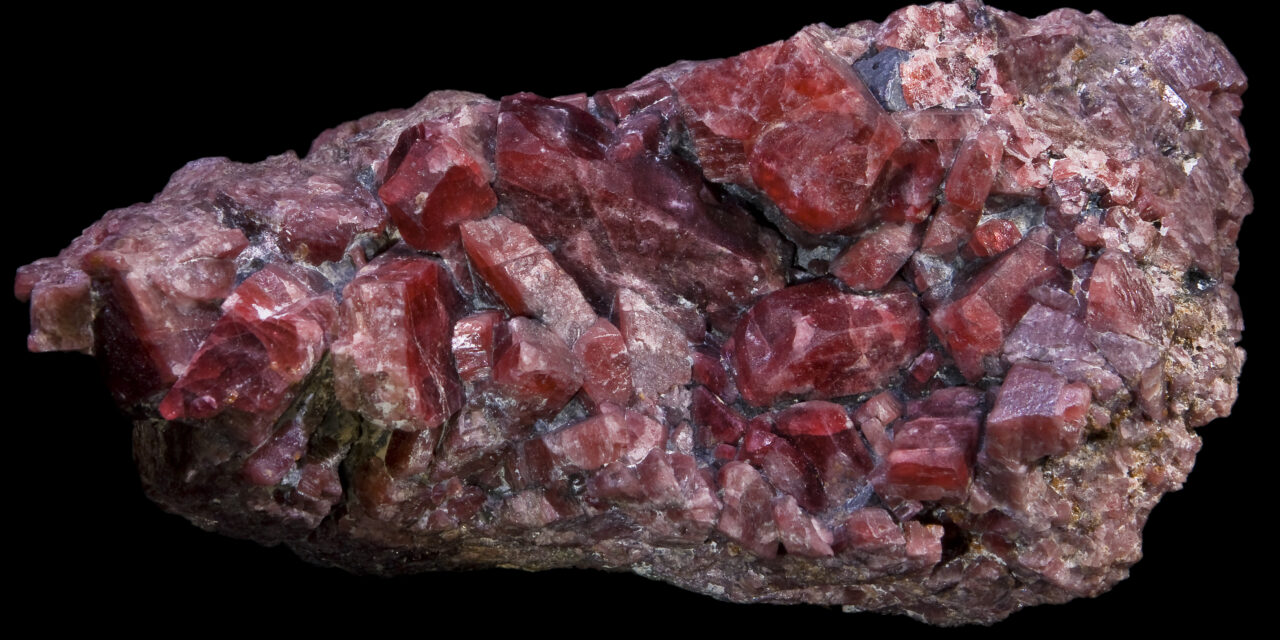 Rhodonite: the rose-coloured gem