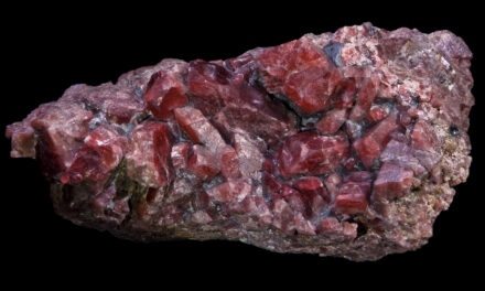 Rhodonite: the rose-coloured gem