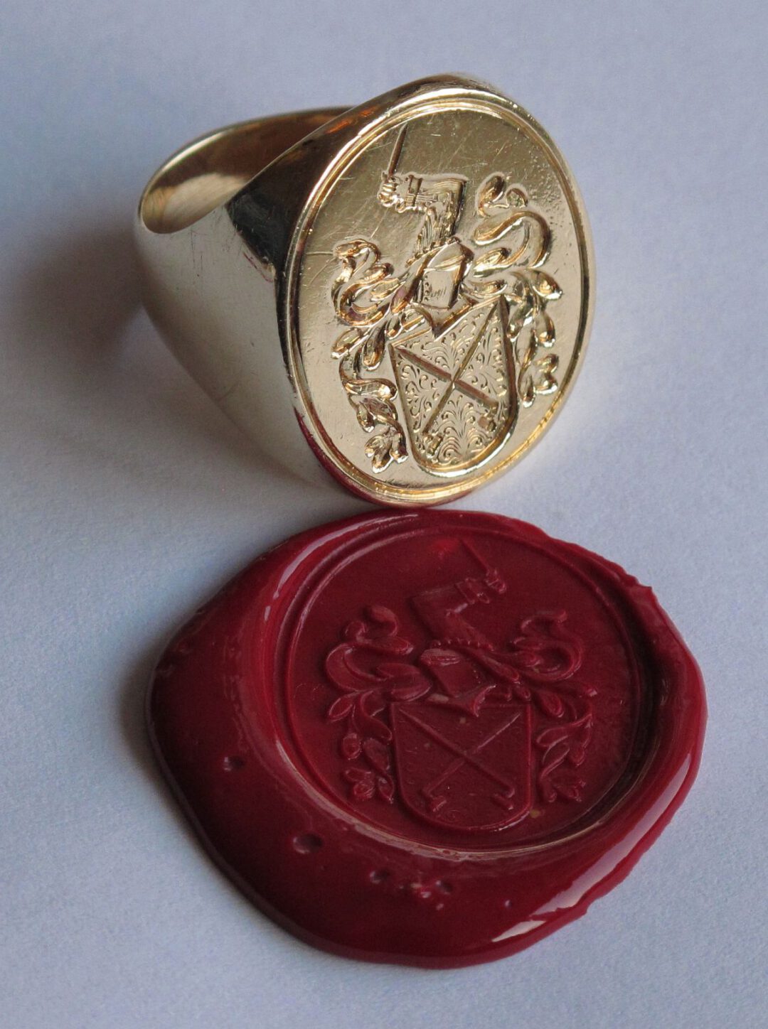 a-guide-to-signet-rings-allrings-get-inspired